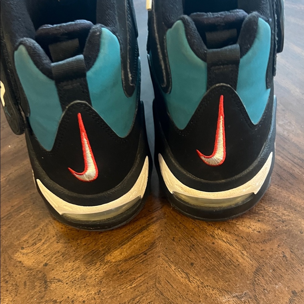 Nike Mens Black and Teal Sneakers - Picture 8 of 10